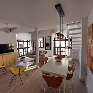 https://apartamentos-dona-elvira.hotelsinnerja.org